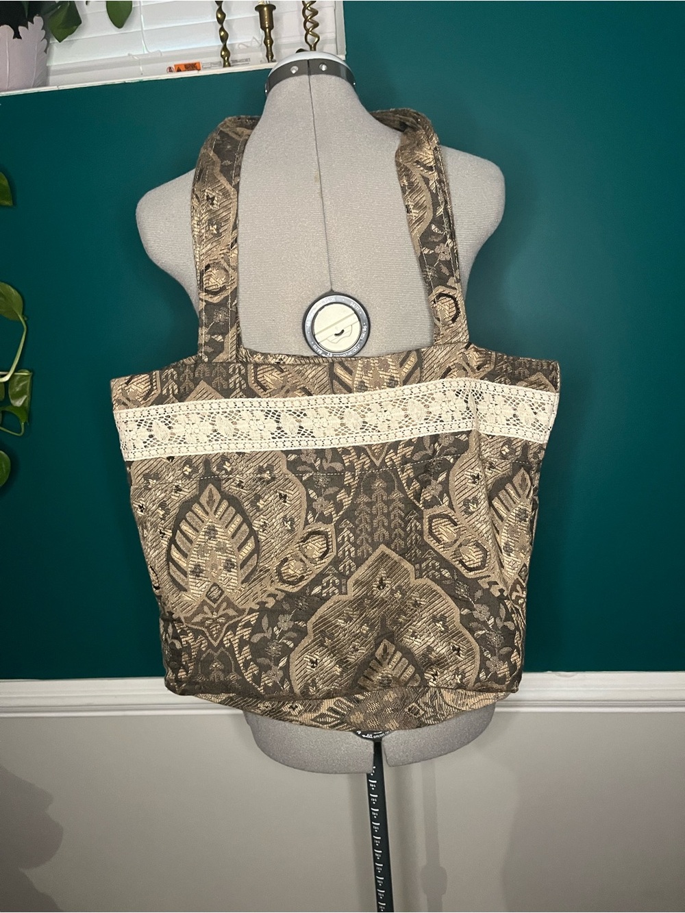 Boho Lace-Trim tapestry Tote Bag in Brown